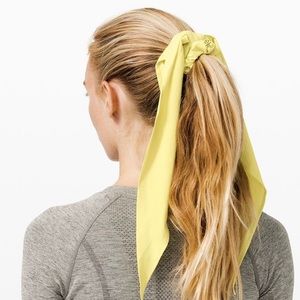 Lululemon Uplifting Scrunchie Flow